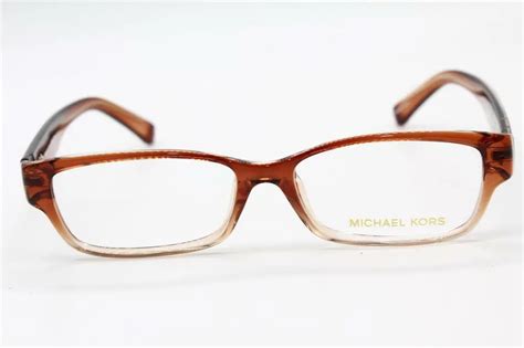 Descubre 5 claves para identificar lentes Michael Kors .